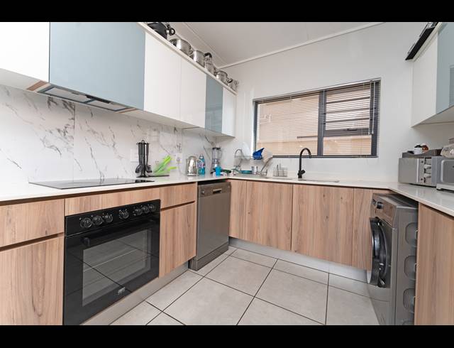 3 BEDROOM APARTMENT FOR SALE IN WATERFALL